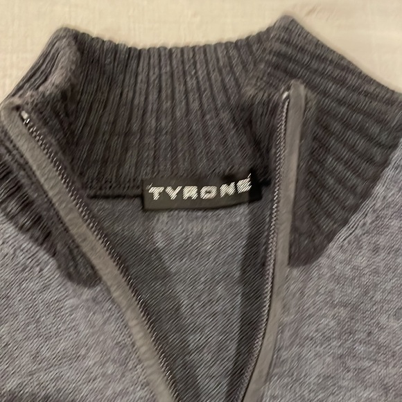 Italian 100% Virgin Wool Zip-up Gray sweater - Picture 2 of 9